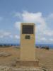 LA MOLA > Denkmal > Jules Verne Gedenkstein beim Leuchtturm Far de la Mola