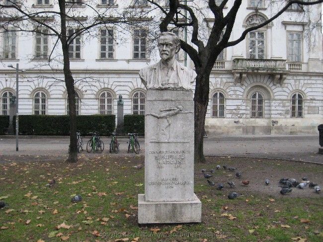 Resselpark > Denkmal Siegfried Marcus