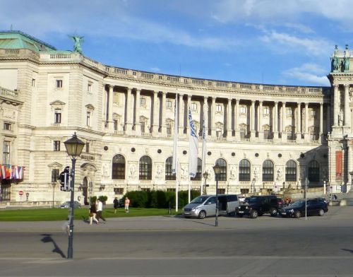 A:Wien>Hofburg>Neue Burg links