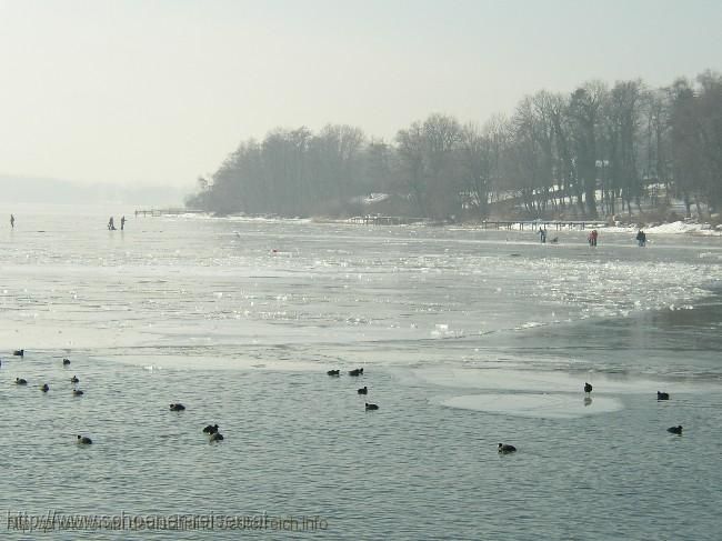 CHIEMSEE > Winter > Eisweg > Spaziergang auf dem Eis