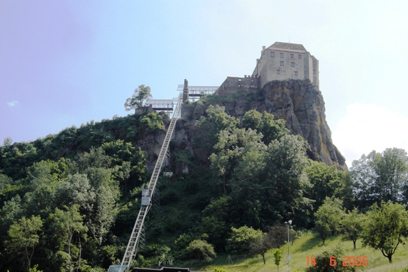 RIEGERSBURG > Burg > Schrägaufzug