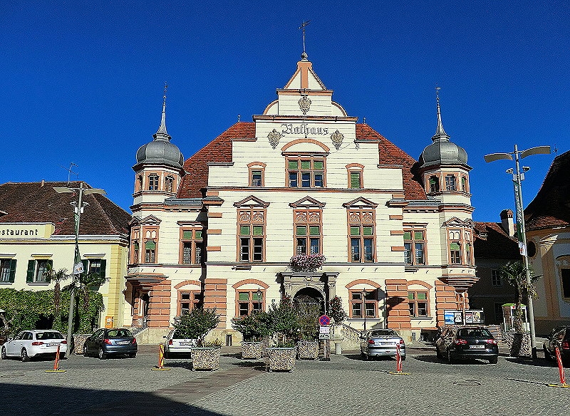 Hartberg > Rathaus bei Tag