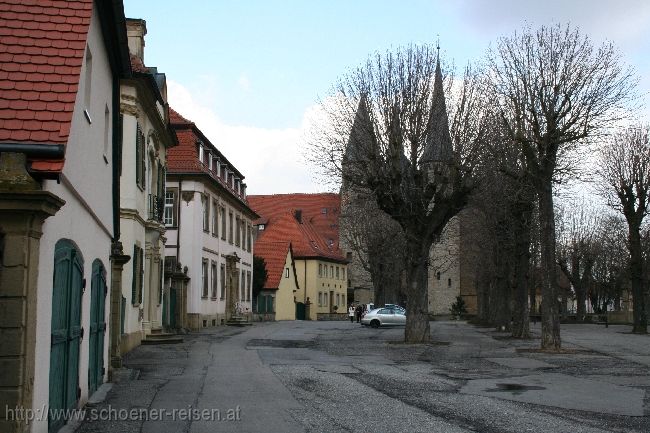 WIMPFEN IM TAL > Ritterstiftskirche Sankt Peter > Klostervorplatz