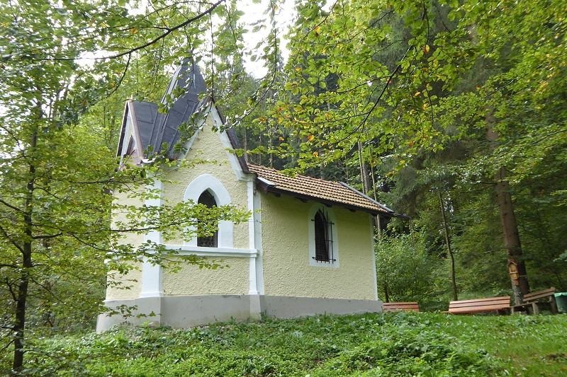 8 09 Kapelle und Pilze 019