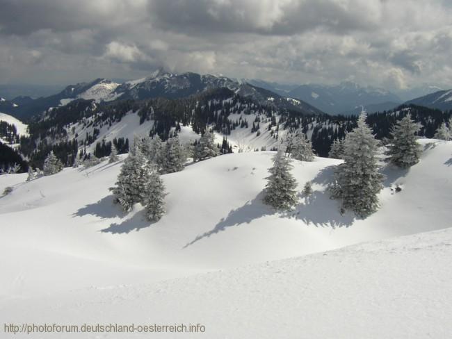 HOCHRIES > Blick hinüber zur Kampenwand