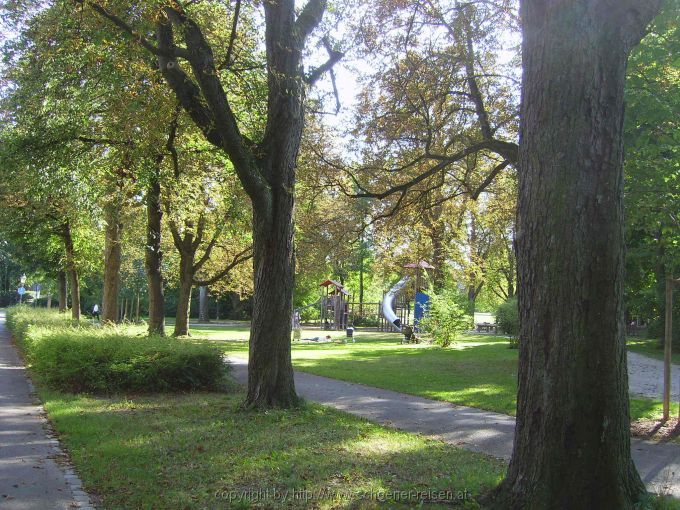 AUGSBURG > Wittelsbacher Park > Spielplatz