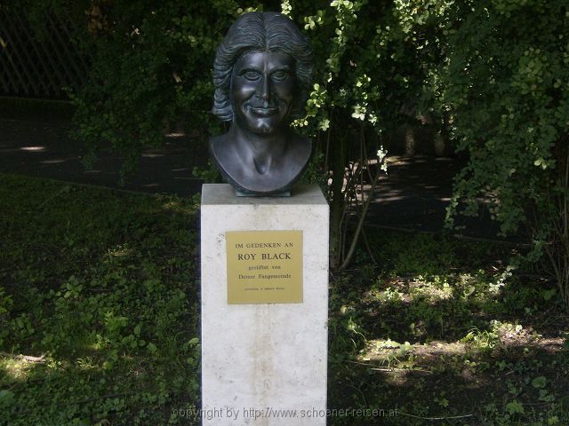 AUGSBURG-GÖGGINGEN > Roy Black > Gedenkskulptur