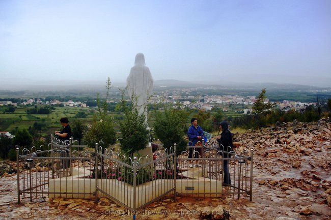 MEDUGORJE (MEĐUGORJE) > Erscheinungsberg > Platz der Erscheinung Mariens