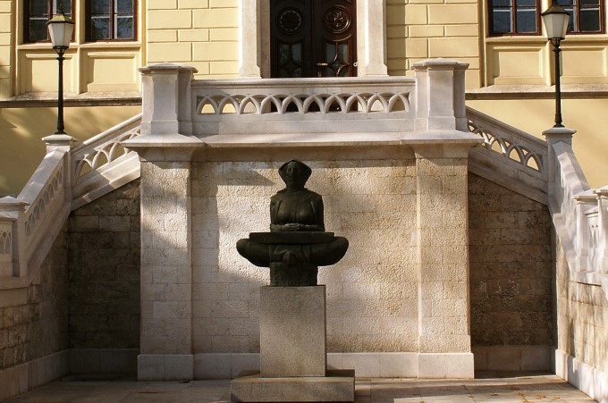 Zagreb > Denkmal 2