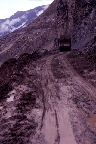 NORDPAKISTAN > Straße nach dem Regen