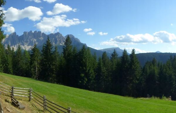 Karersee>Elisabeth-Promenade>Blick vom Denkma1