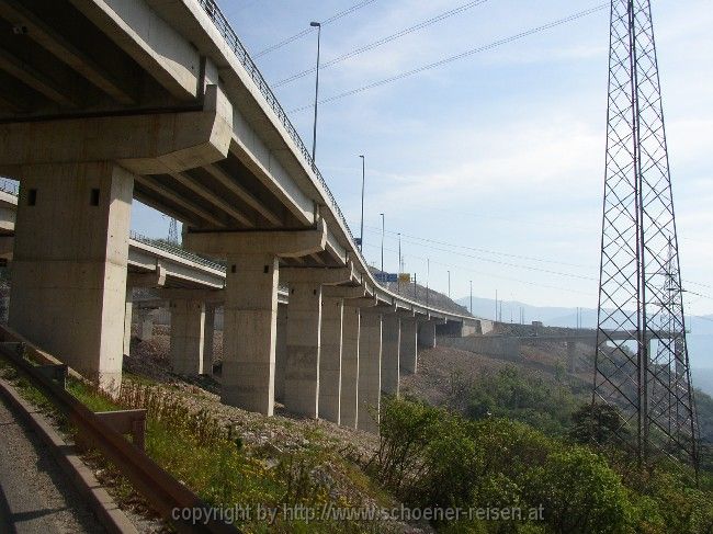 Rijeka > Autobahn oberhalb der Stadt