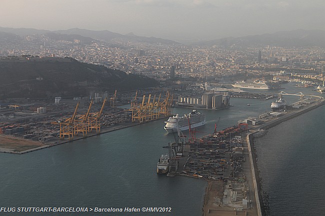 BARCELONA > Hafenblick während einem Anflug > Flug STR-BCN