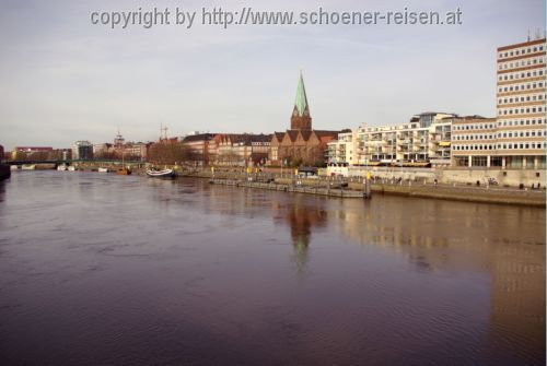 BREMEN > Fluss Weser in Richtung Hafen