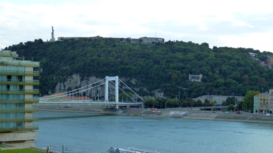 H:Budapest>Vigadó>Dachterrasse>Gellertberg