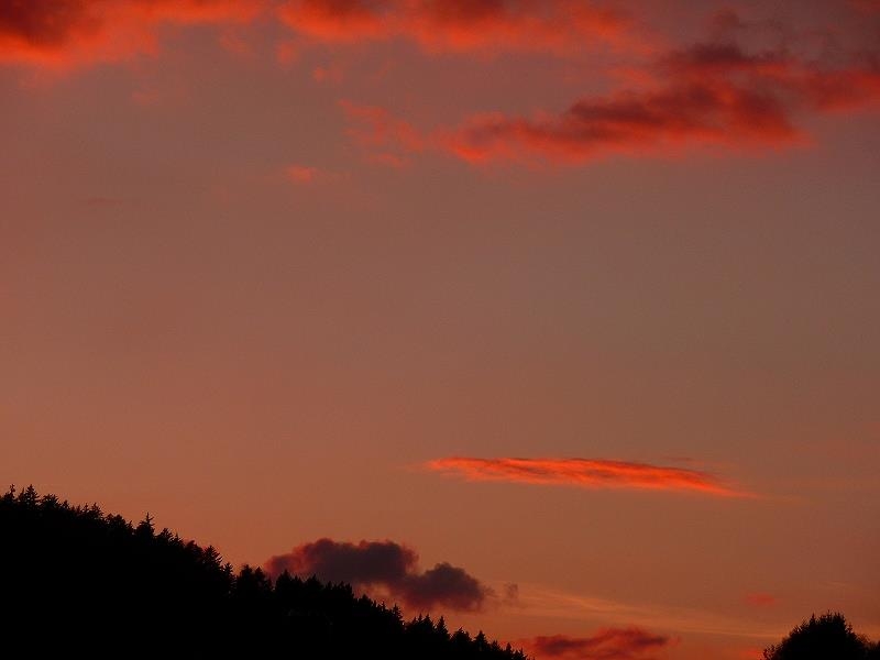 die die verschwundene Sonne färbt alles rot