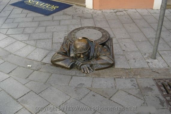 BRATISLAVA > Skulptur Kanalarbeiter