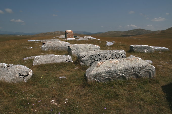 03 Riblje Jezero Stecci 050 680