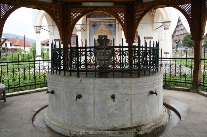 PLJEVLA > Husein Pascha Moschee > Brunnen