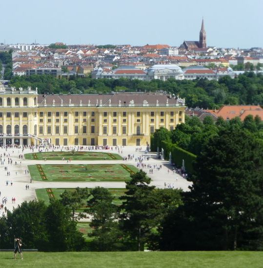 A:Wien>Schönbrunn>Schloss vom Teich aus rechts