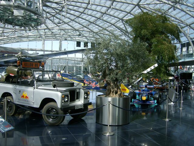 > Flughafen > Red Bull Hangar 7