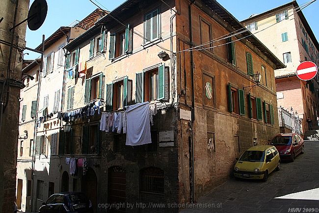 SIENA > Via Santa Catarina Ecke Costa Sant Antonio