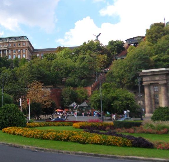 H:Budapest>Burg vom Clark Adam Platz aus2