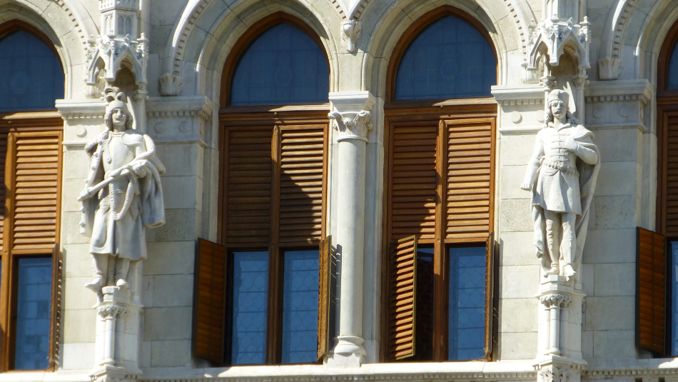 H:Budapest>Parlament>Ostseite3
