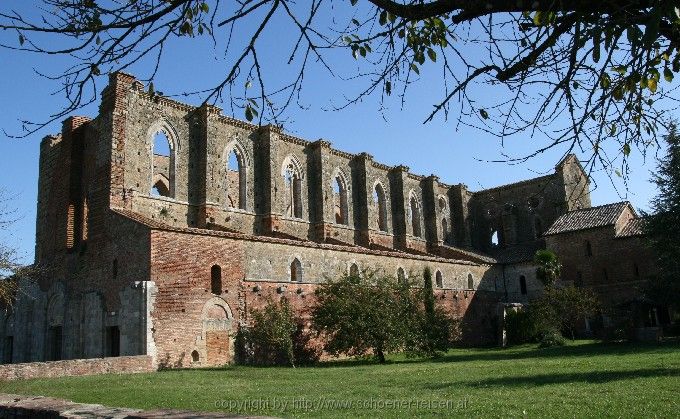 SAN GALGANO < Abteiruine