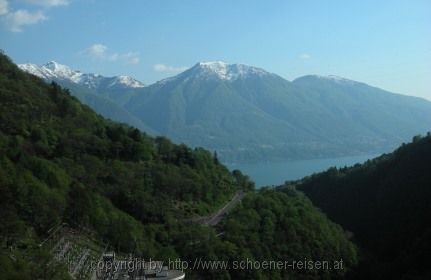 Tessin > Verzascatal > Blick auf den Lago Maggiore vom Staudamm