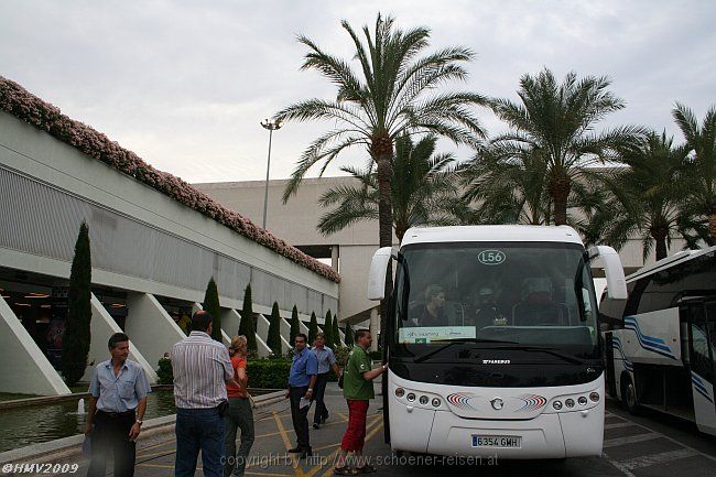 FLUGHAFEN PALMA DE MALLORCA > Transferbus der Reiseveranstalter