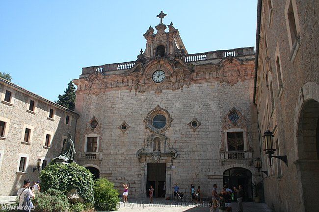 KLOSTER LLUC > Innenhof Klosterkirche > Kirche