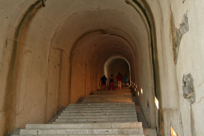 LOVCEN > Mausoleum