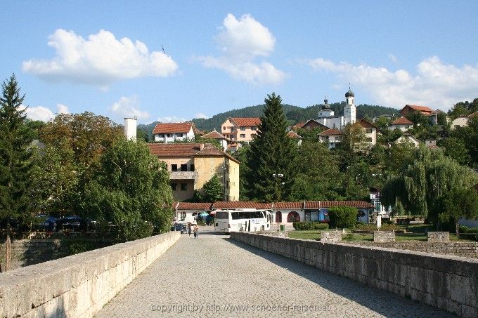 Drina > Visegrad < serbisch orthodoxe Kirche