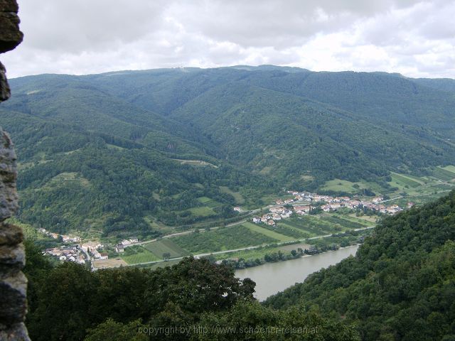 NIEDERÖSTERREICH > Wachau > Burgruine Aggstein > Blick über die Wachau