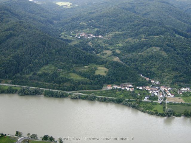 NIEDERÖSTERREICH > Wachau > Burgruine Aggstein > Blick über die Wachau