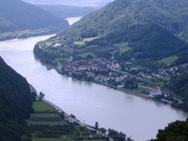 NIEDERÖSTERREICH > Wachau > Burgruine Aggstein > Blick über die Wachau