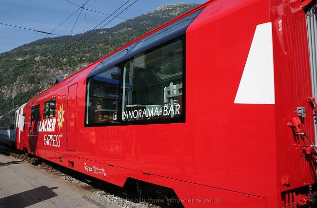 BRIG > Bahnhofsvorplatz > Glacier Express > Bar Panoramawaggon