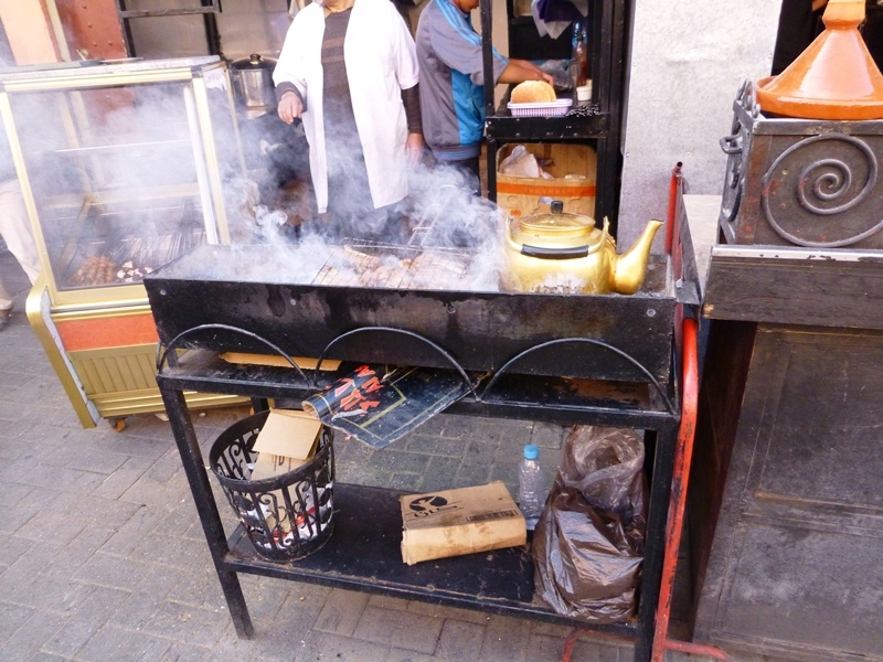 Garküche am Strassenrand in Marrakesch