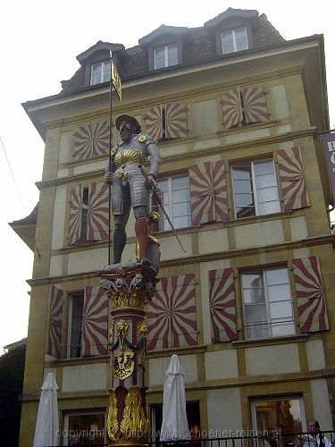 NEUCHATEL (NEUENBURG) > Brunnenfigur > Bannerherr