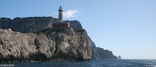 INSEL CAPRI - Bootsfahrt rund um die Insel > 103 Faro Punta Carena