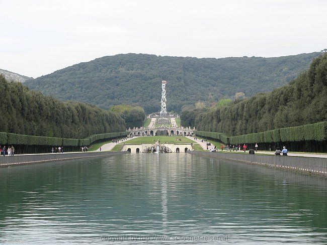 KÖNIGSSCHLOSS CASERTA > Giardino > Unteres Wasserbecken