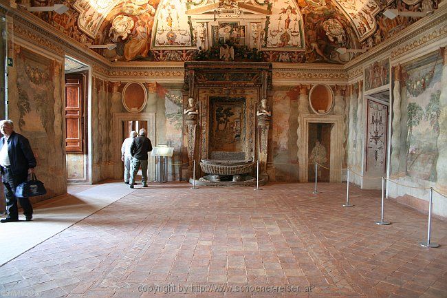 TIVOLI > Villa d'Este > Palast > 22u23 - Brunnensaal mit Wandbrunnen