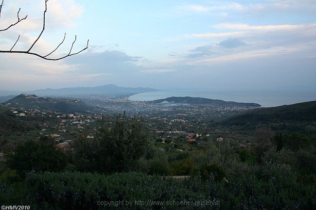 OASI BELVEDERE > Berghütte > Blick auf den Golf von Gaeta