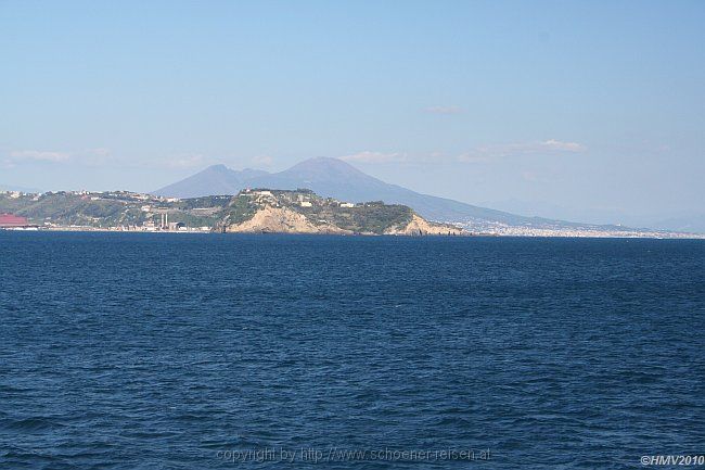 MONTE SOMMA-VESÚVIO > davor die Insel Nisida bei Neapel