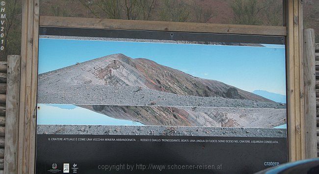 NATIONALPARK VESUV > Parkplatz > Fotowand vor dem öffentlichen Natur-WC