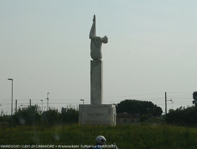 VIAREGGIO > Kreisverkehr Tuffatrice