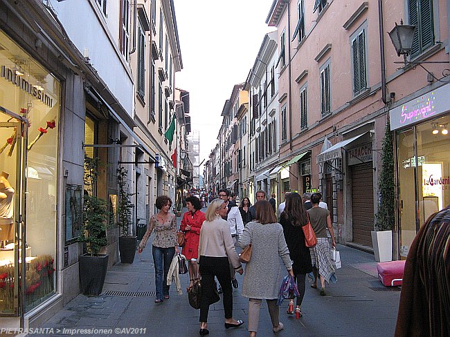 PIETRASANTA > Via Giuseppe Mazzini