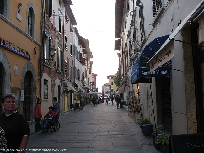 PIETRASANTA > Via Giuseppe Mazzini