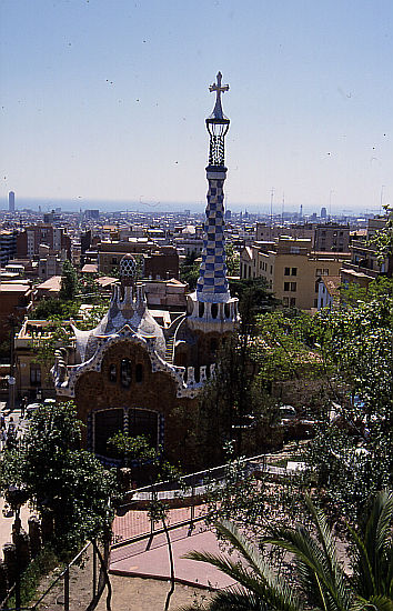 BARCELONA > Park Guell > Eingangsbereich von oben gesehen